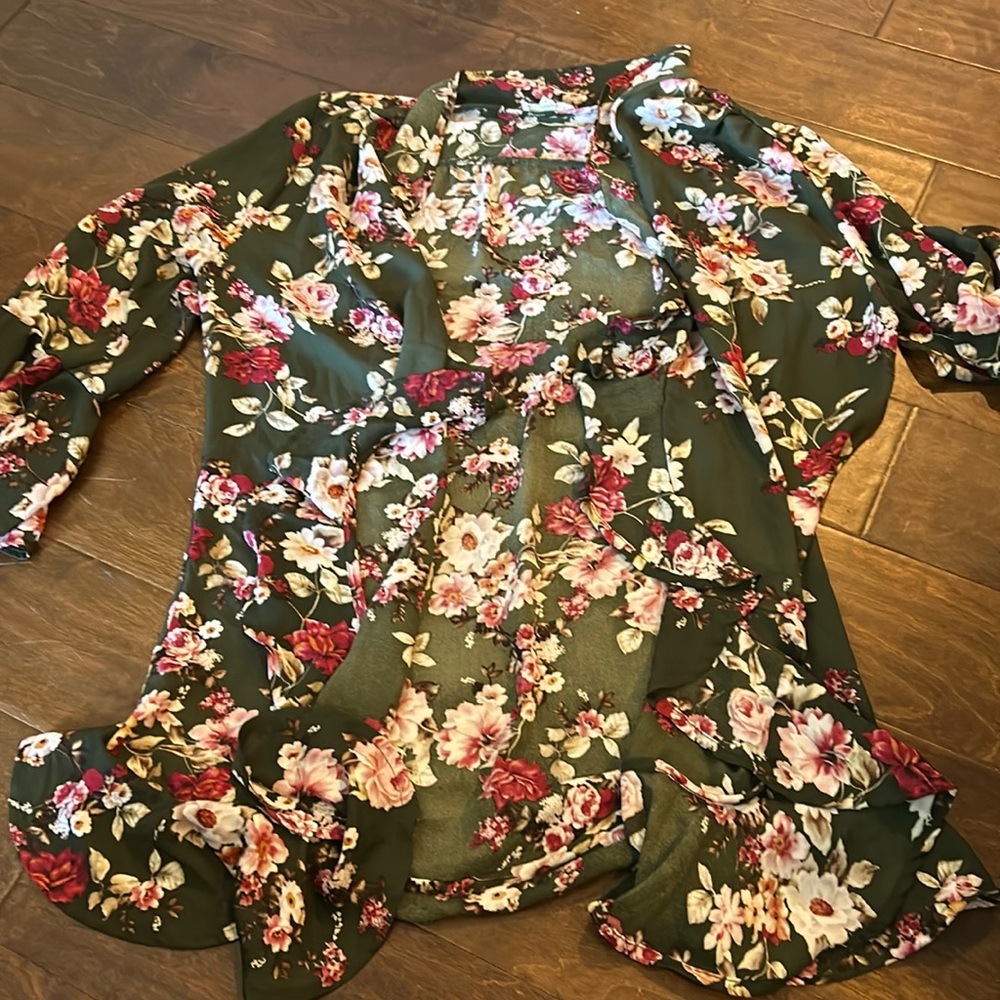 Entro cardigan floral size large sheer